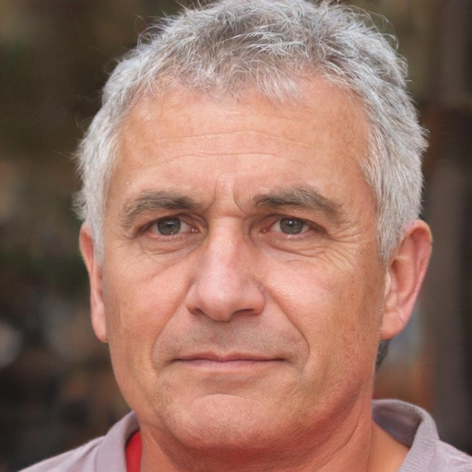 Portrait de Marc Dubois, expert en analyse financière